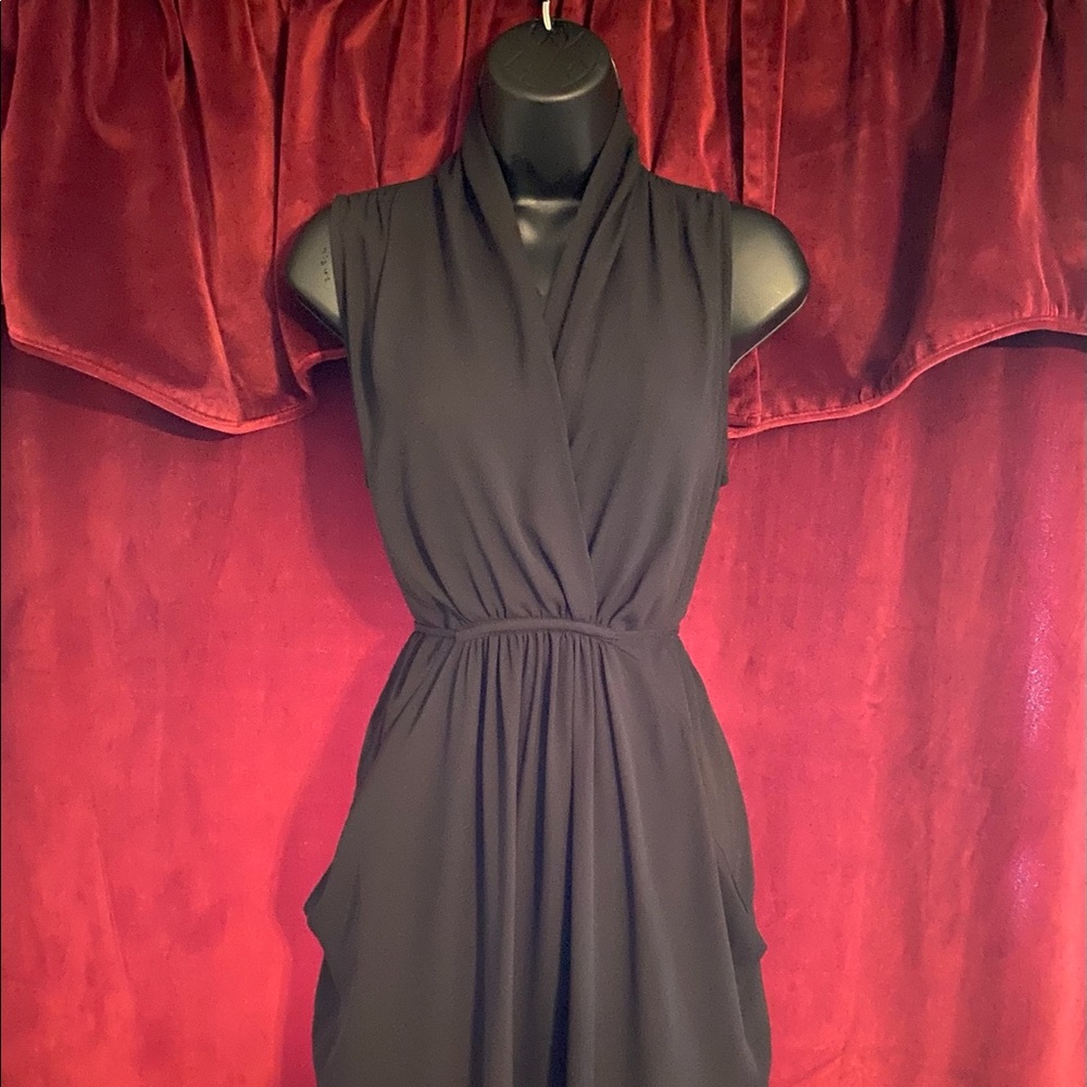 Short sleeve dress to the knee . - Picture 2 of 7